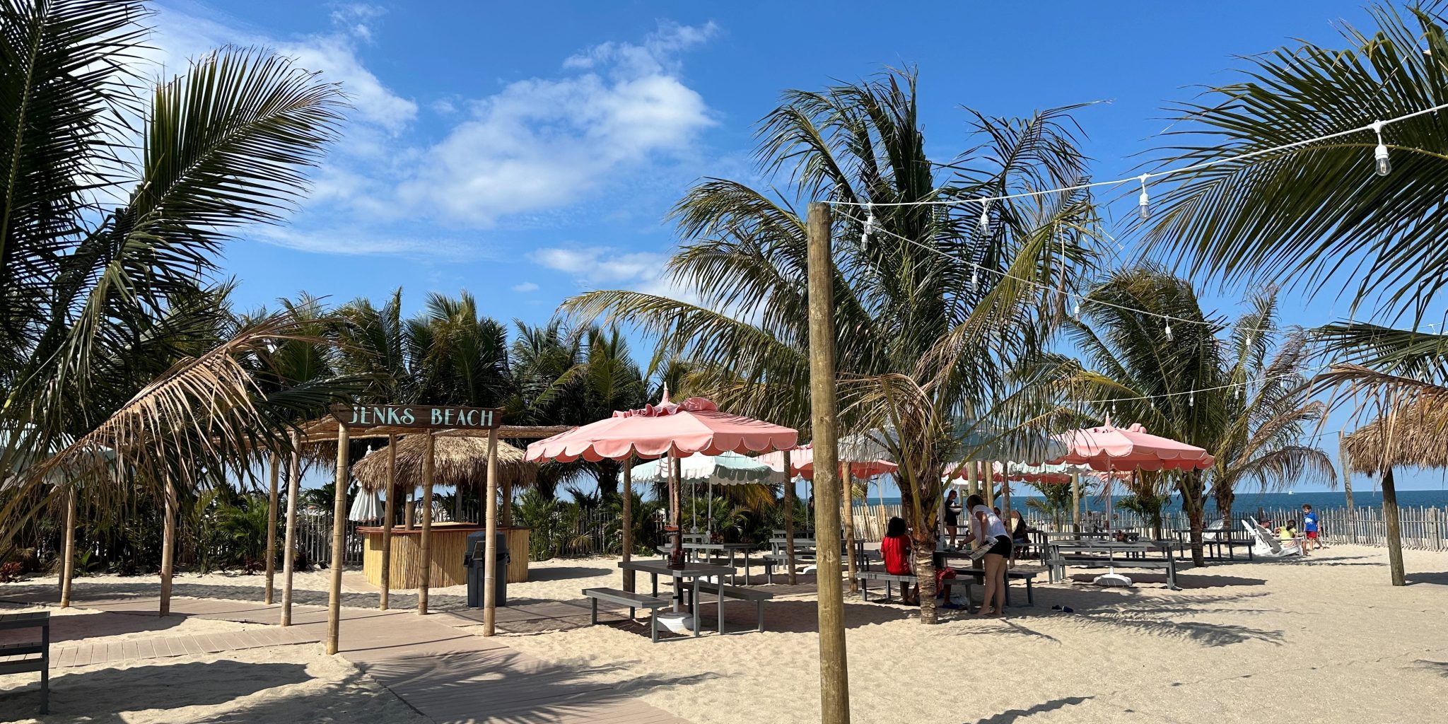 oceanside dining on the beach at jenkinsons pavlion